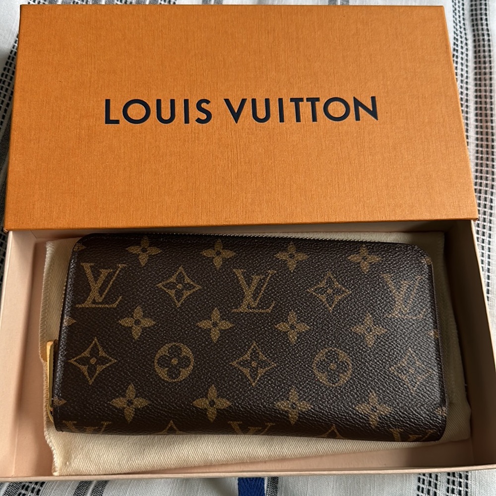 Louis Vuitton Zippy Wallet